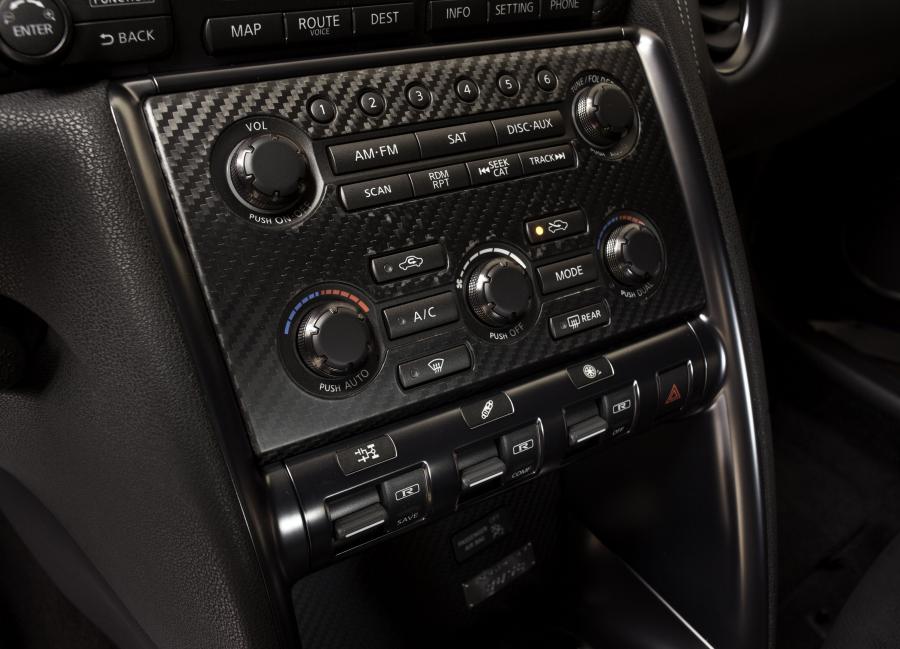  Nissan GT-R 2012 года  (US) (фото 12 из 74)